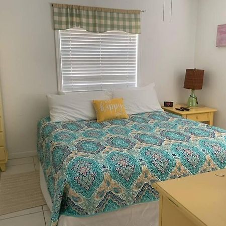 Lovely 1 Bedroom Unit Across From Lido Key Beach Sarasota Bagian luar foto