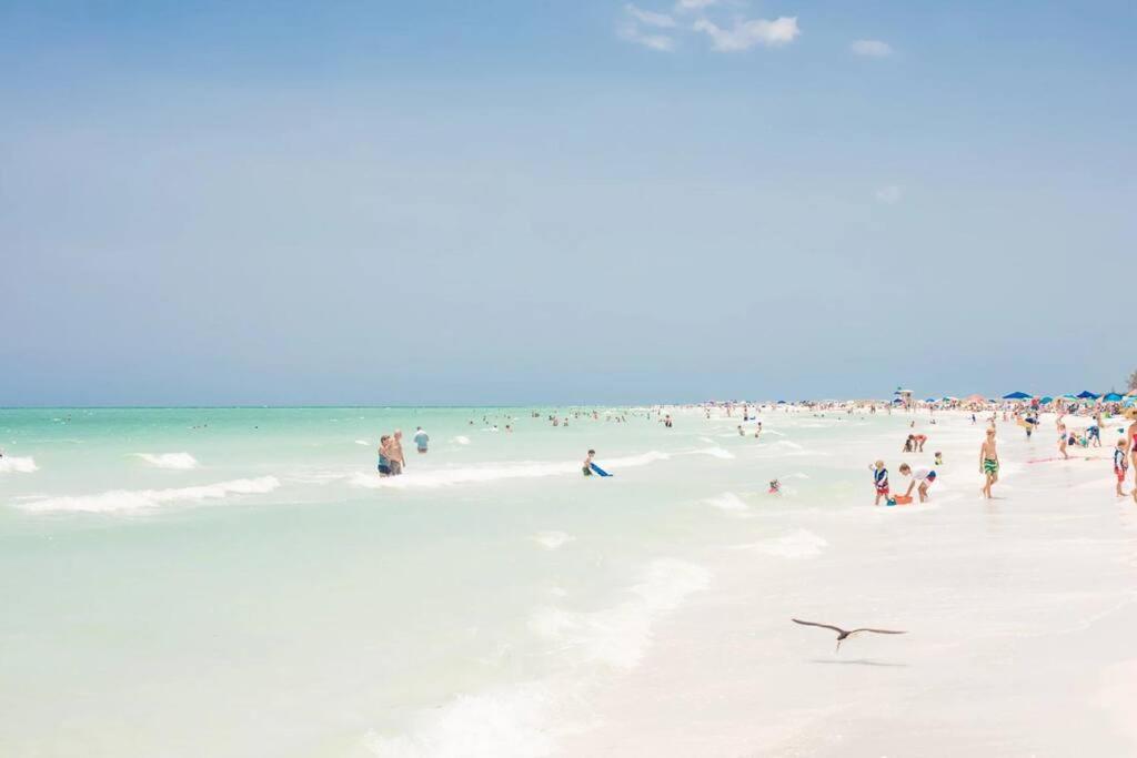 Lovely 1 Bedroom Unit Across From Lido Key Beach Sarasota Bagian luar foto