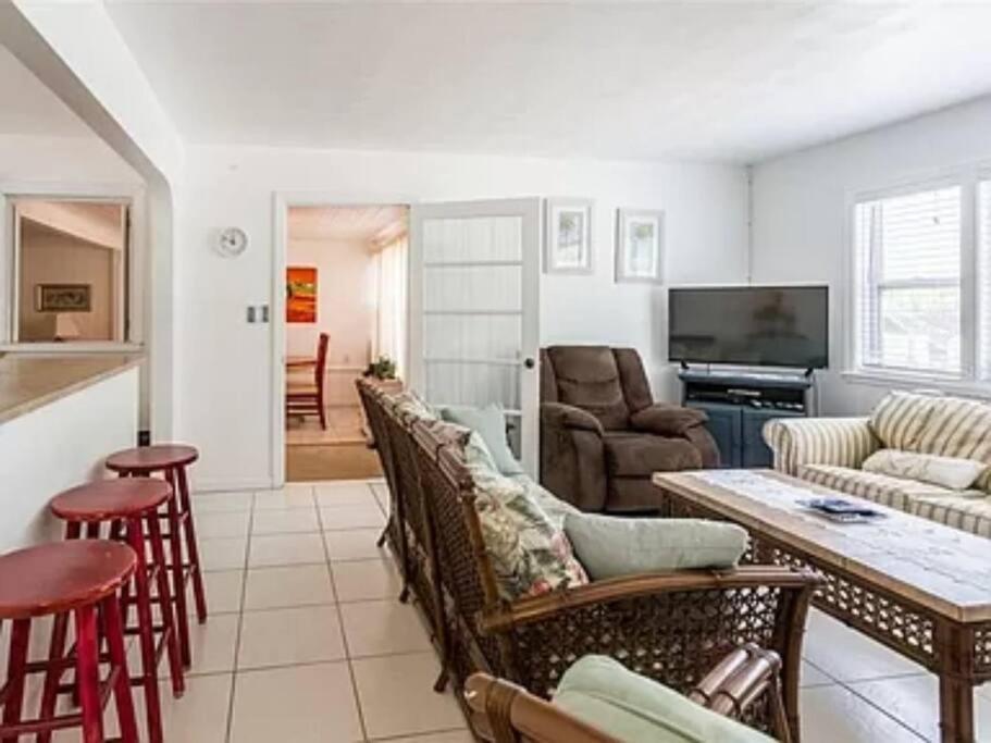Lovely 1 Bedroom Unit Across From Lido Key Beach Sarasota Bagian luar foto