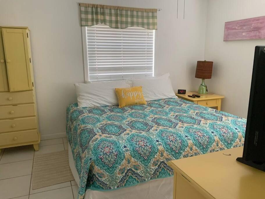 Lovely 1 Bedroom Unit Across From Lido Key Beach Sarasota Bagian luar foto