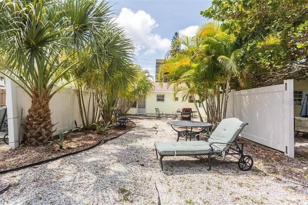 Lovely 1 Bedroom Unit Across From Lido Key Beach Sarasota Bagian luar foto